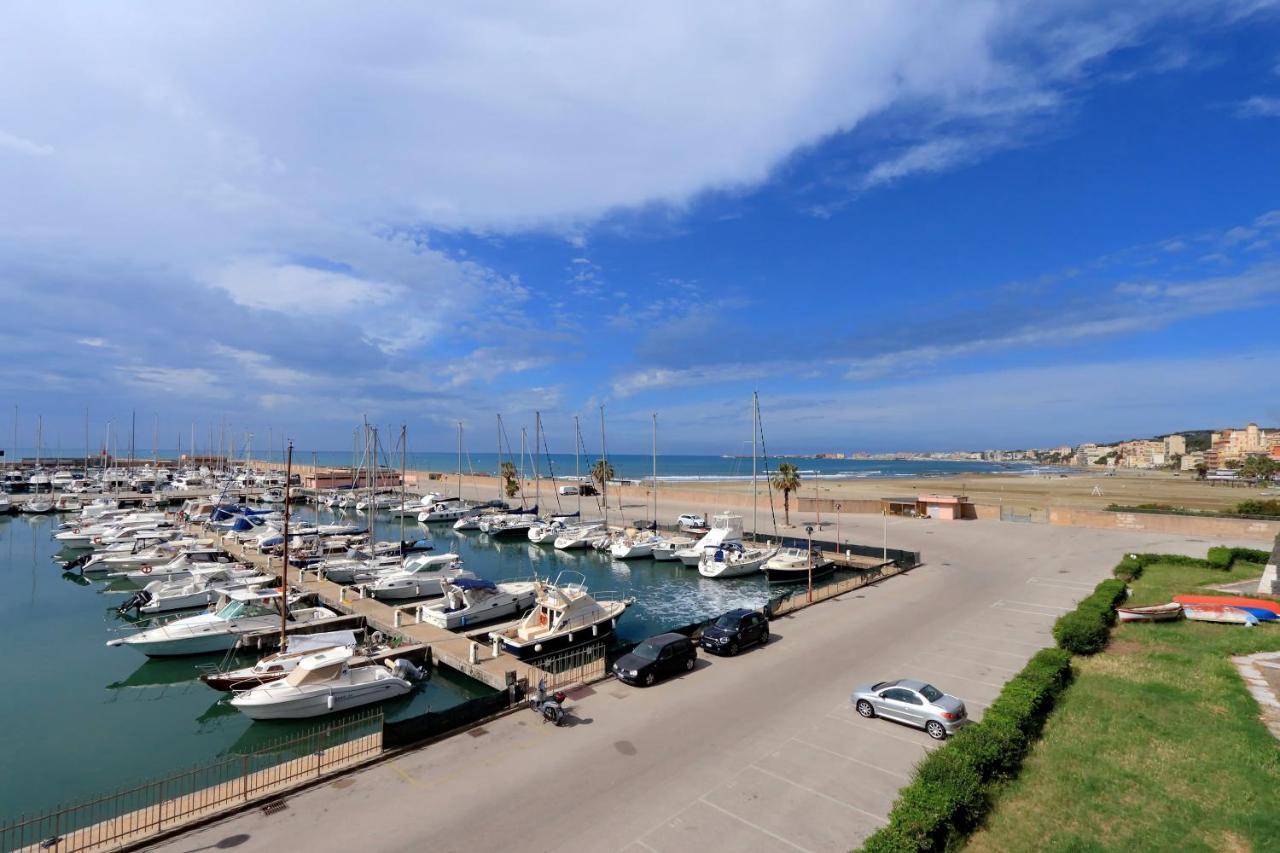 Il Borgo Luxury Suites Nettuno Exterior photo